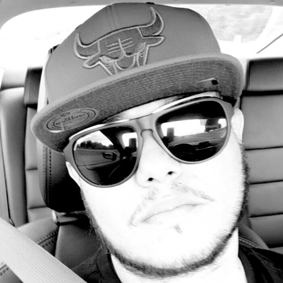 Meet your Posher, Antonio - Picture 2 of 3